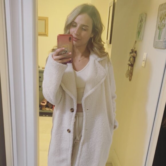 Meet your Posher, Amy - Picture 2 of 2